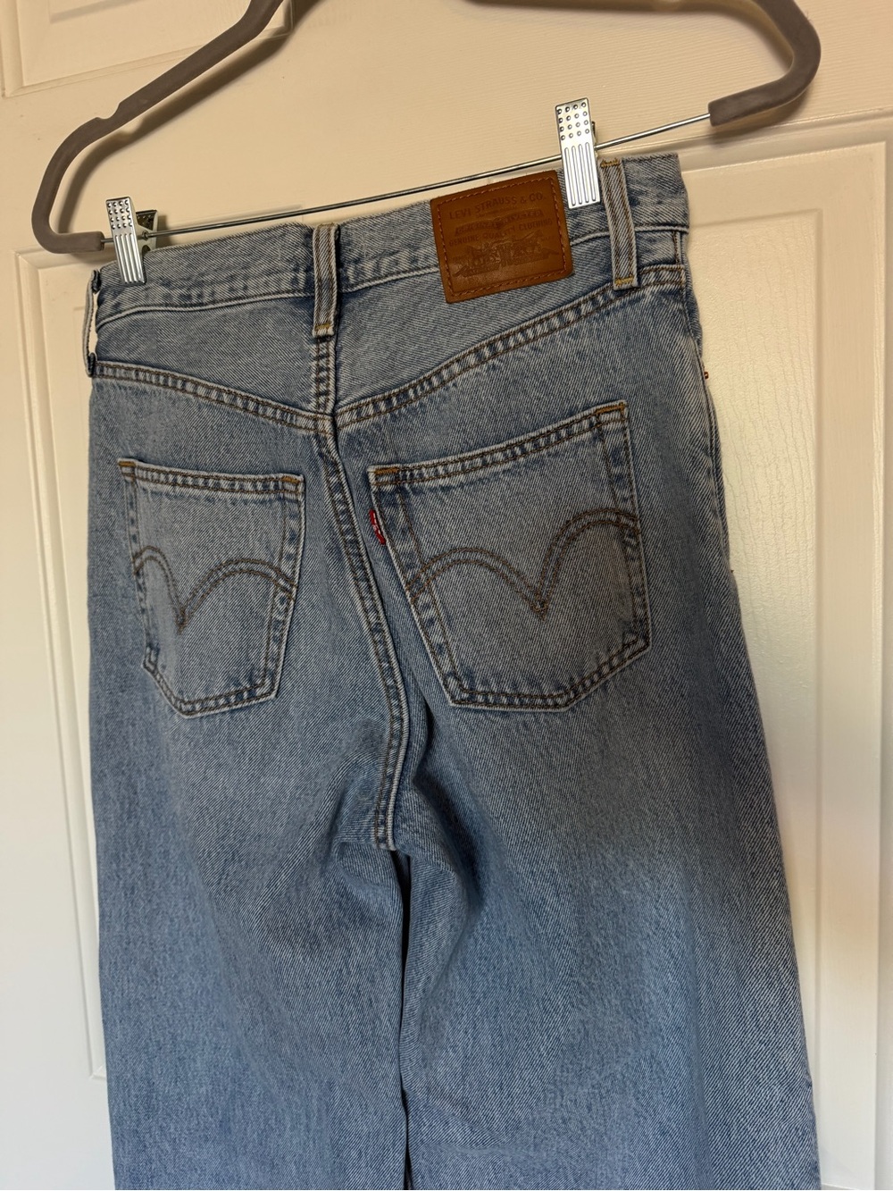 Levi's Light Wash Ribcage Wide Lef Jeans